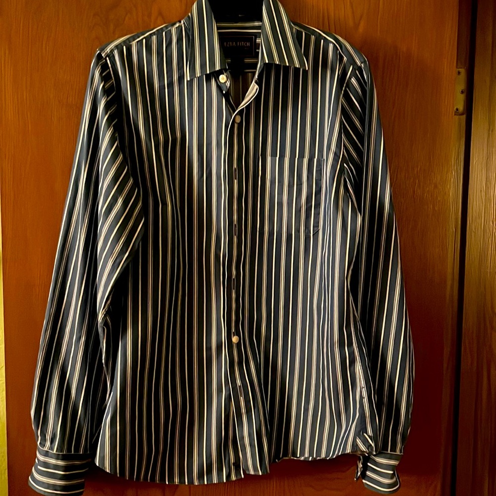 Ezra Fitch Blue & White Button Down Size - L